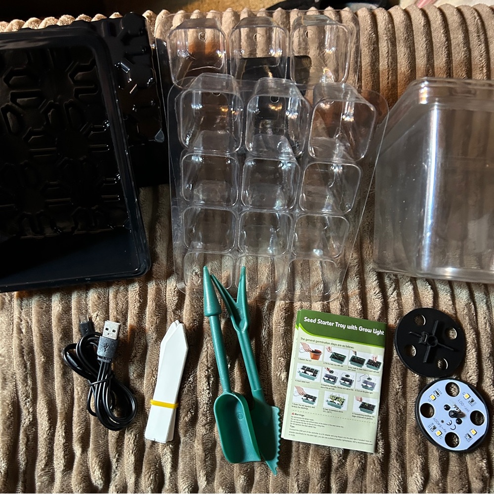 Seedling Starter Kit with Grow Light - Set of Two - Picture 7 of 8